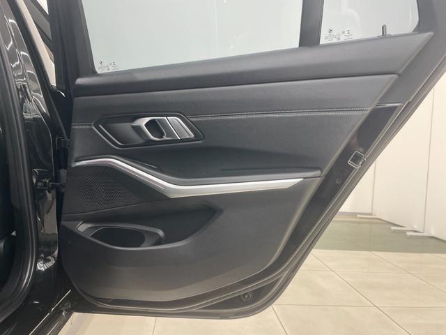 3シリーズ 320d xDriveツーリングハイラインパッケージ ハイラインPKG ドライビングアシストプロフェッショナル ブラックレザーシート シートヒーター 純正ナビ リアビューカメラ パーキングアシスト リバースアシスト ACC LCA アダプティブLED(31枚目)