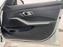 ３２０ｉ　Ｍスポーツ　サンルーフ　コンフォートＰＫＧ　ドライビングアシストプロフェッショナル　アンビエントライト　仇ぷてぃぶＬＥＤ　純正１８インチ　ワイヤレスチャージ　ＡＣＣ　ライトカーペット　ＦＳＲスポイラー　ＥＴＣ（28枚目）