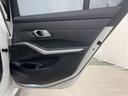 ３２０ｉ　Ｍスポーツ　サンルーフ　コンフォートＰＫＧ　ドライビングアシストプロフェッショナル　アンビエントライト　仇ぷてぃぶＬＥＤ　純正１８インチ　ワイヤレスチャージ　ＡＣＣ　ライトカーペット　ＦＳＲスポイラー　ＥＴＣ（32枚目）