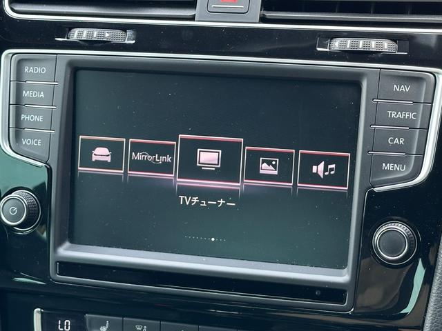 ゴルフＲ ベースグレード　黒革シート　ＡＣＣ　純正ナビ　ＴＶ　バックカメラ　フロントアシスト　レーンアシスト　ブラインドスポット　純正１８インチアルミホイール（13枚目）