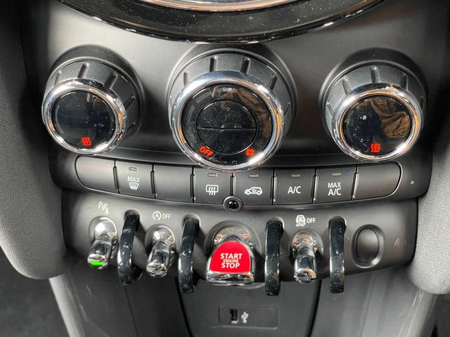 ＭＩＮＩ クーパーＤ　禁煙車　１オーナー　純正ナビ　Ｂｌｕｅｔｏｏｔｈ　バックカメラ　アンビエントライト　コンフォートアクセス　インテリジェントセーフティー　純正１５インチアルミホイール　ドラレコ　ＬＥＤ　ＥＴＣ（8枚目）