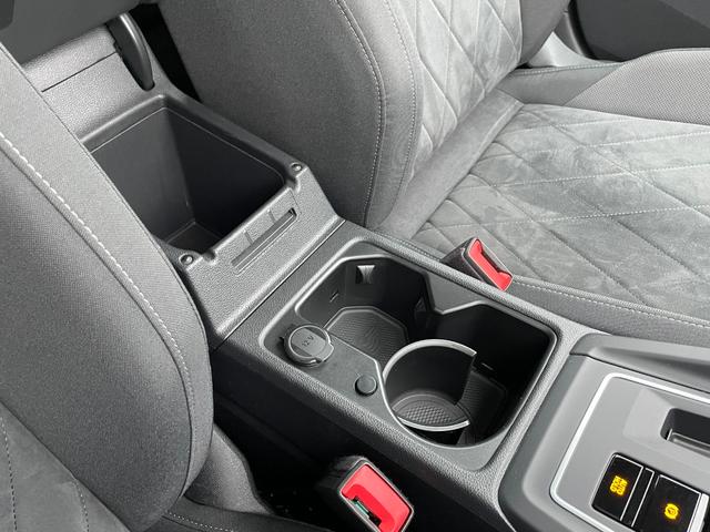 ゴルフ ｅＴＳＩスタイル　サンルーフ　ｈａｒｍａｎ　ｋａｒｄｏｎ　ＡＣＣ　純正ナビ　ａｐｐｌｅ　ｃａｒ　ｐｌａｙ　　ＩＱｌｉｇｈｔ　ヘッドアップディスプレイ　ブラインドスポットモニター　バーチャルコックピット　シートヒーター（24枚目）
