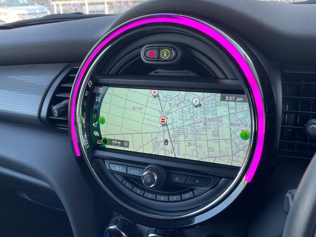 ＭＩＮＩ クーパー　１オーナー　純正ナビ　バックカメラ　インテリジェントセーフティー　コンフォートアクセス　パークディスタンスコントロール　パークアシスト　純正１５インチアルミホイール　ＬＥＤヘッドライト　ＥＴＣ（12枚目）