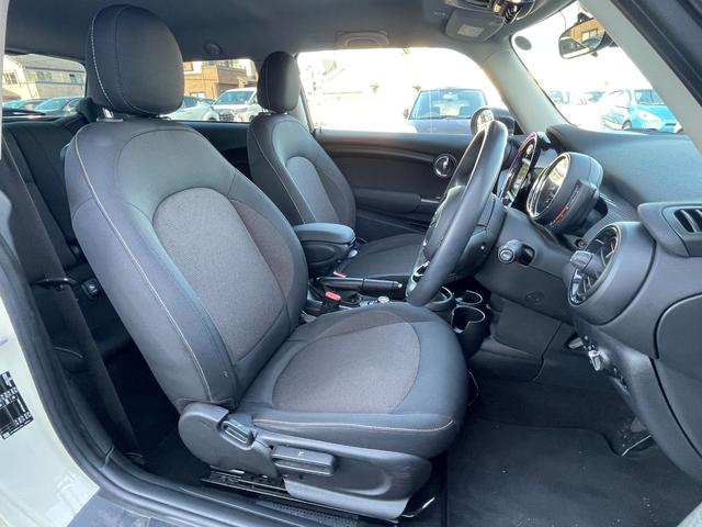 ＭＩＮＩ クーパー　１オーナー　純正ナビ　バックカメラ　インテリジェントセーフティー　コンフォートアクセス　パークディスタンスコントロール　パークアシスト　純正１５インチアルミホイール　ＬＥＤヘッドライト　ＥＴＣ（26枚目）