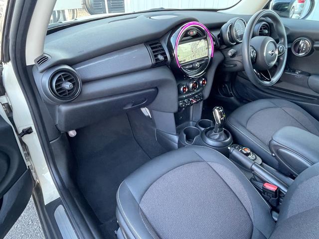 ＭＩＮＩ クーパー　１オーナー　純正ナビ　バックカメラ　インテリジェントセーフティー　コンフォートアクセス　パークディスタンスコントロール　パークアシスト　純正１５インチアルミホイール　ＬＥＤヘッドライト　ＥＴＣ（28枚目）