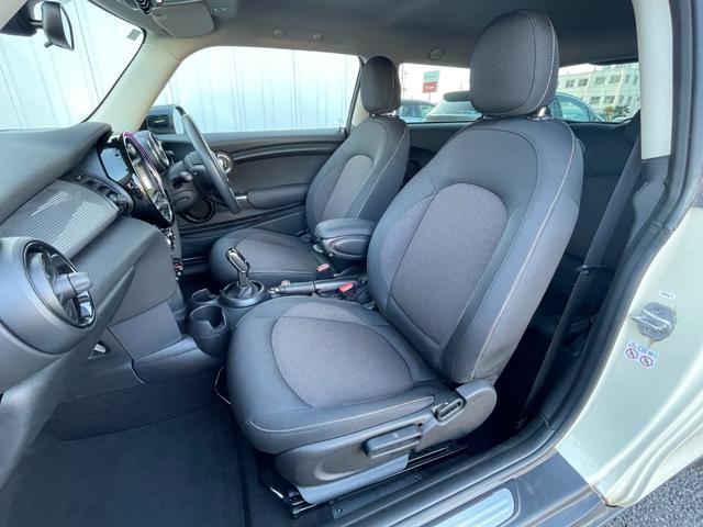 ＭＩＮＩ クーパー　１オーナー　純正ナビ　バックカメラ　インテリジェントセーフティー　コンフォートアクセス　パークディスタンスコントロール　パークアシスト　純正１５インチアルミホイール　ＬＥＤヘッドライト　ＥＴＣ（29枚目）