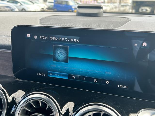 ＧＬＢ ＧＬＢ２００ｄ　４マチック　パノラマサンルーフ　レザーエクスクルーシブＰＫＧ　アドバンスドＰＫＧ　ＡＣＣ　純正ナビ　６４色アンビエントライト　ＨＵＤ　シートヒーター　レーンキープ　純正１７インチアルミホイール　ＬＥＤヘッドライト（19枚目）