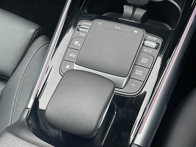 ＧＬＢ ＧＬＢ２００ｄ　４マチック　パノラマサンルーフ　レザーエクスクルーシブＰＫＧ　アドバンスドＰＫＧ　ＡＣＣ　純正ナビ　６４色アンビエントライト　ＨＵＤ　シートヒーター　レーンキープ　純正１７インチアルミホイール　ＬＥＤヘッドライト（22枚目）