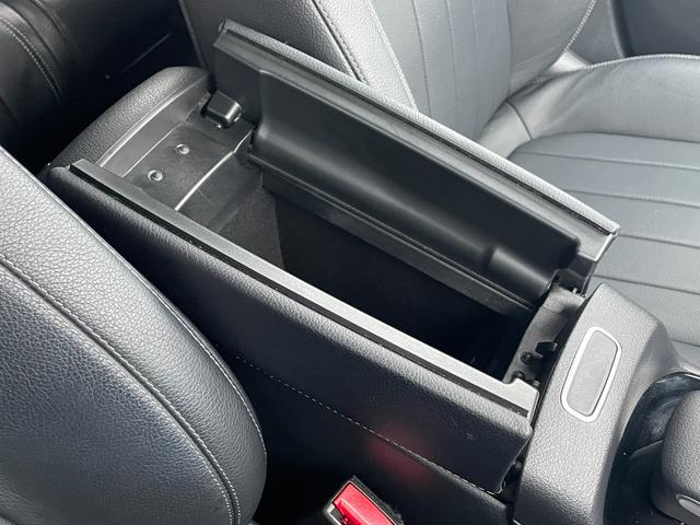 ＧＬＢ ＧＬＢ２００ｄ　４マチック　パノラマサンルーフ　レザーエクスクルーシブＰＫＧ　アドバンスドＰＫＧ　ＡＣＣ　純正ナビ　６４色アンビエントライト　ＨＵＤ　シートヒーター　レーンキープ　純正１７インチアルミホイール　ＬＥＤヘッドライト（23枚目）