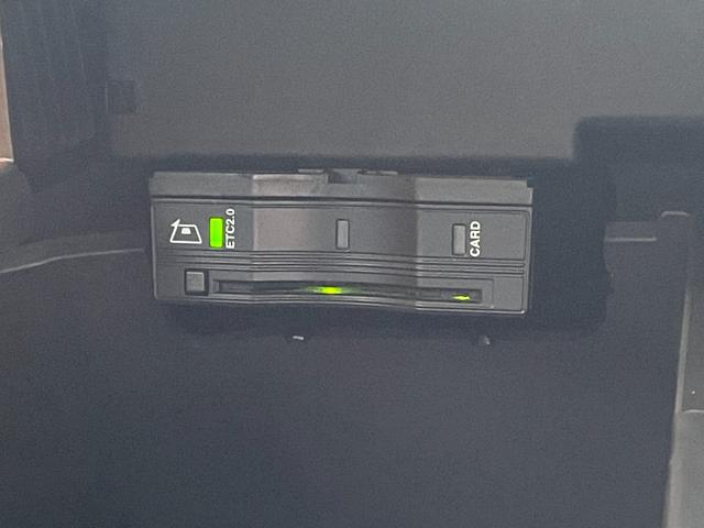 ＧＬＢ ＧＬＢ２００ｄ　４マチック　パノラマサンルーフ　レザーエクスクルーシブＰＫＧ　アドバンスドＰＫＧ　ＡＣＣ　純正ナビ　６４色アンビエントライト　ＨＵＤ　シートヒーター　レーンキープ　純正１７インチアルミホイール　ＬＥＤヘッドライト（25枚目）