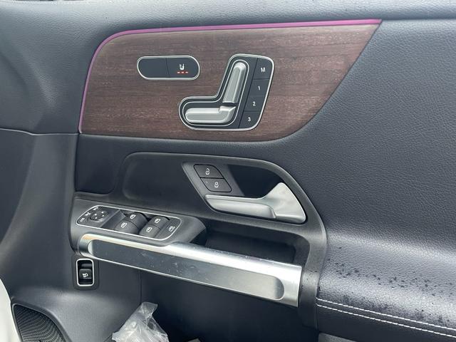 ＧＬＢ ＧＬＢ２００ｄ　４マチック　パノラマサンルーフ　レザーエクスクルーシブＰＫＧ　アドバンスドＰＫＧ　ＡＣＣ　純正ナビ　６４色アンビエントライト　ＨＵＤ　シートヒーター　レーンキープ　純正１７インチアルミホイール　ＬＥＤヘッドライト（29枚目）