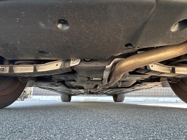 ＧＬＢ ＧＬＢ２００ｄ　４マチック　パノラマサンルーフ　レザーエクスクルーシブＰＫＧ　アドバンスドＰＫＧ　ＡＣＣ　純正ナビ　６４色アンビエントライト　ＨＵＤ　シートヒーター　レーンキープ　純正１７インチアルミホイール　ＬＥＤヘッドライト（61枚目）