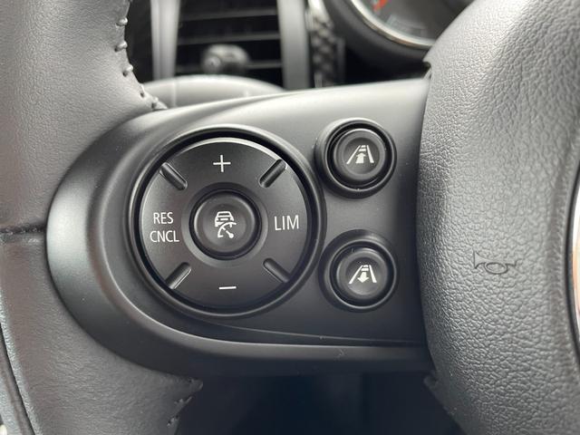 ＭＩＮＩ クーパーＳＤ　ＡＣＣ　純正ナビ　バックカメラ　コンフォートアクセス　インテリジェントセーフティー　コンフォートアクセス　アンビエントライト　純正１７インチアルミホイール　パークアシスト　ミラーＥＴＣ　ＬＥＤランプ（6枚目）