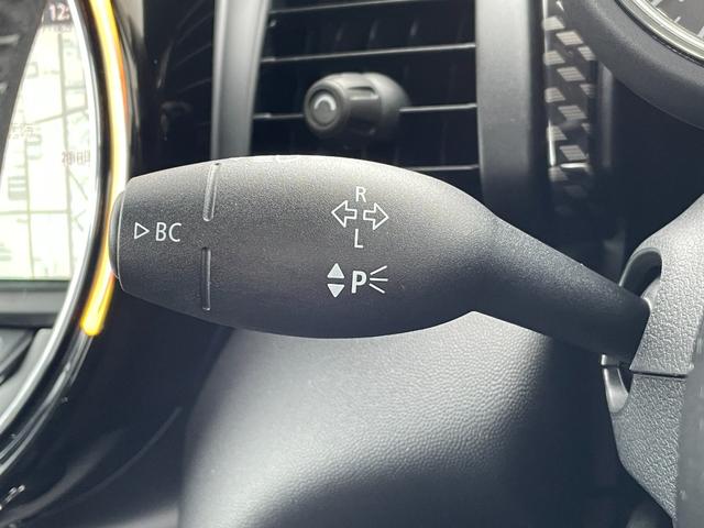 ＭＩＮＩ クーパーＳＤ　ＡＣＣ　純正ナビ　バックカメラ　コンフォートアクセス　インテリジェントセーフティー　コンフォートアクセス　アンビエントライト　純正１７インチアルミホイール　パークアシスト　ミラーＥＴＣ　ＬＥＤランプ（8枚目）