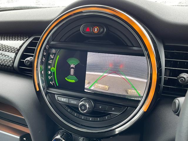 ＭＩＮＩ クーパーＳＤ　ＡＣＣ　純正ナビ　バックカメラ　コンフォートアクセス　インテリジェントセーフティー　コンフォートアクセス　アンビエントライト　純正１７インチアルミホイール　パークアシスト　ミラーＥＴＣ　ＬＥＤランプ（12枚目）