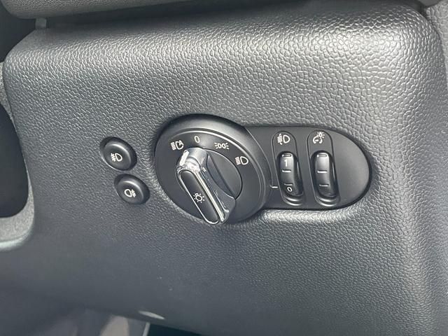 ＭＩＮＩ クーパーＳＤ　ＡＣＣ　純正ナビ　バックカメラ　コンフォートアクセス　インテリジェントセーフティー　コンフォートアクセス　アンビエントライト　純正１７インチアルミホイール　パークアシスト　ミラーＥＴＣ　ＬＥＤランプ（17枚目）