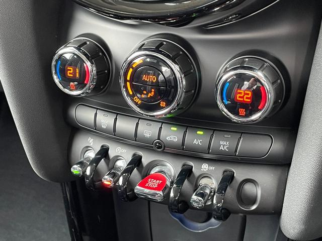 ＭＩＮＩ クーパーＳＤ　ＡＣＣ　純正ナビ　バックカメラ　コンフォートアクセス　インテリジェントセーフティー　コンフォートアクセス　アンビエントライト　純正１７インチアルミホイール　パークアシスト　ミラーＥＴＣ　ＬＥＤランプ（18枚目）