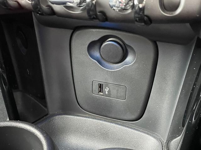ＭＩＮＩ クーパーＳＤ　ＡＣＣ　純正ナビ　バックカメラ　コンフォートアクセス　インテリジェントセーフティー　コンフォートアクセス　アンビエントライト　純正１７インチアルミホイール　パークアシスト　ミラーＥＴＣ　ＬＥＤランプ（19枚目）