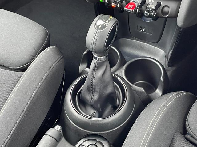 ＭＩＮＩ クーパーＳＤ　ＡＣＣ　純正ナビ　バックカメラ　コンフォートアクセス　インテリジェントセーフティー　コンフォートアクセス　アンビエントライト　純正１７インチアルミホイール　パークアシスト　ミラーＥＴＣ　ＬＥＤランプ（21枚目）