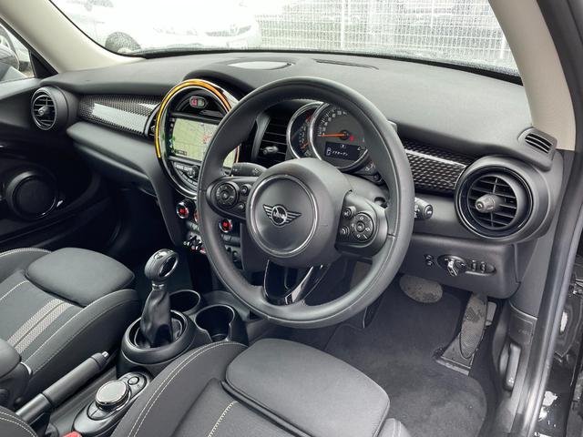 ＭＩＮＩ クーパーＳＤ　ＡＣＣ　純正ナビ　バックカメラ　コンフォートアクセス　インテリジェントセーフティー　コンフォートアクセス　アンビエントライト　純正１７インチアルミホイール　パークアシスト　ミラーＥＴＣ　ＬＥＤランプ（26枚目）