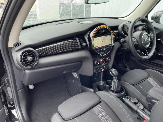 ＭＩＮＩ クーパーＳＤ　ＡＣＣ　純正ナビ　バックカメラ　コンフォートアクセス　インテリジェントセーフティー　コンフォートアクセス　アンビエントライト　純正１７インチアルミホイール　パークアシスト　ミラーＥＴＣ　ＬＥＤランプ（29枚目）