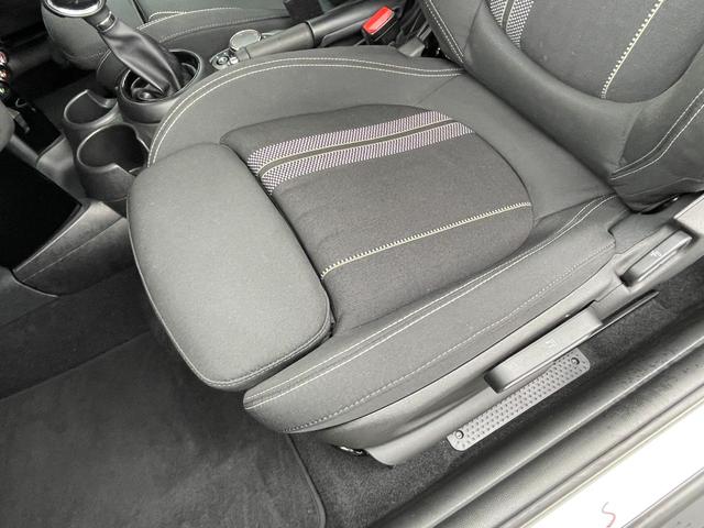 ＭＩＮＩ クーパーＳＤ　ＡＣＣ　純正ナビ　バックカメラ　コンフォートアクセス　インテリジェントセーフティー　コンフォートアクセス　アンビエントライト　純正１７インチアルミホイール　パークアシスト　ミラーＥＴＣ　ＬＥＤランプ（31枚目）