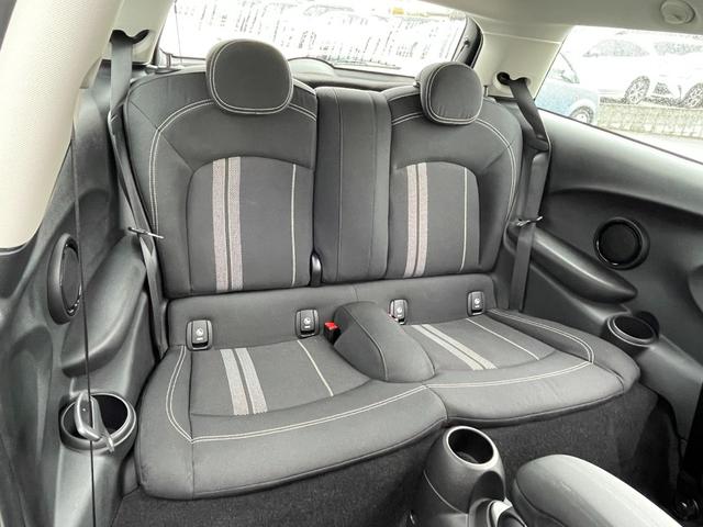 ＭＩＮＩ クーパーＳＤ　ＡＣＣ　純正ナビ　バックカメラ　コンフォートアクセス　インテリジェントセーフティー　コンフォートアクセス　アンビエントライト　純正１７インチアルミホイール　パークアシスト　ミラーＥＴＣ　ＬＥＤランプ（32枚目）