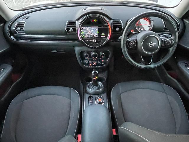 MINI クーパーD クラブマン ペッパーPKG ACC 純正ナビ バックカメラ コンフォートアクセス OP純正17インチアルミホイール PDC アンビエントライト インテリジェントセーフティ パークアシスト ミラーETC(4枚目)