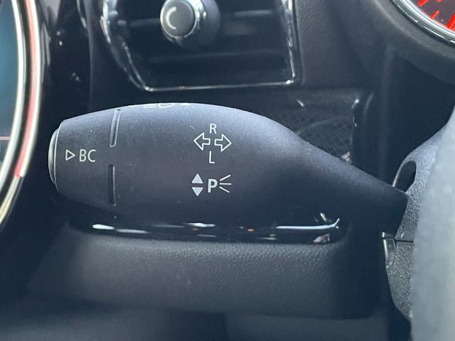 MINI クーパーD クラブマン ペッパーPKG ACC 純正ナビ バックカメラ コンフォートアクセス OP純正17インチアルミホイール PDC アンビエントライト インテリジェントセーフティ パークアシスト ミラーETC(8枚目)