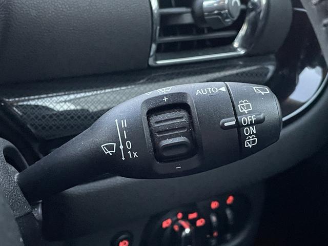 MINI クーパーD クラブマン ペッパーPKG ACC 純正ナビ バックカメラ コンフォートアクセス OP純正17インチアルミホイール PDC アンビエントライト インテリジェントセーフティ パークアシスト ミラーETC(9枚目)