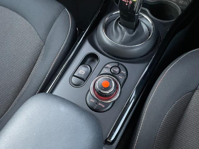 MINI クーパーD クラブマン ペッパーPKG ACC 純正ナビ バックカメラ コンフォートアクセス OP純正17インチアルミホイール PDC アンビエントライト インテリジェントセーフティ パークアシスト ミラーETC(19枚目)