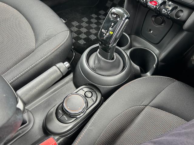 MINI クーパー 純正ナビ パークセンサー バックカメラ ドライブレコーダー ETC コンフォートアクセス アンビエントライト パークアシスト 純正18インチアルミホイール LEDヘッドライト(15枚目)