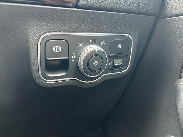 ＧＬＡクラス ＧＬＡ２００ｄ　４マチック　ＡＭＧライン　ワンオーナー　黒半革シート　ＡＣＣ　純正ナビ　レーダーセーフティーＰＫＧ　ナビゲーションＰＫＧ　アンビエントライト　全周囲カメラ　レーンチェンジアシスト　ブラインドスポットモニター　前席シートヒータ（26枚目）