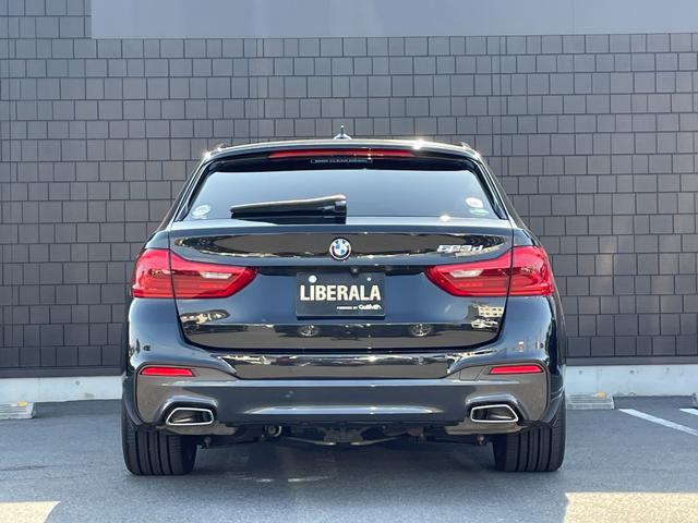 ＬＩＢＥＲＡＬＡは輸入車と本を愛される方々に少しだけ上質な時間が過ぎていくように、落ち着きのある空間をご用意しております。