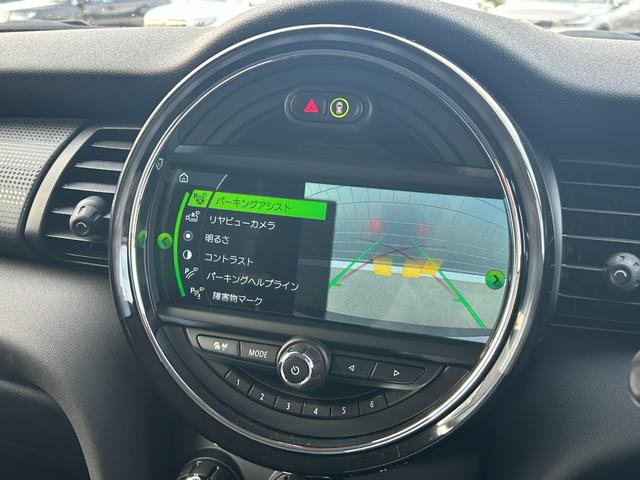 ＭＩＮＩ クーパーＤ　純正ナビ　ペッパーＰＫＧ　インテリジェントセーフティ　ヘッドアップディスプレイ　アンビエントライト　バックカメラ　パーキングアシスト　コンフォートアクセス　ＬＥＤヘッドライト（12枚目）