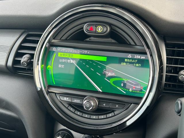 ＭＩＮＩ クーパーＤ　純正ナビ　ペッパーＰＫＧ　インテリジェントセーフティ　ヘッドアップディスプレイ　アンビエントライト　バックカメラ　パーキングアシスト　コンフォートアクセス　ＬＥＤヘッドライト（14枚目）