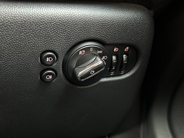 ＭＩＮＩ クーパーＤ　純正ナビ　ペッパーＰＫＧ　インテリジェントセーフティ　ヘッドアップディスプレイ　アンビエントライト　バックカメラ　パーキングアシスト　コンフォートアクセス　ＬＥＤヘッドライト（22枚目）