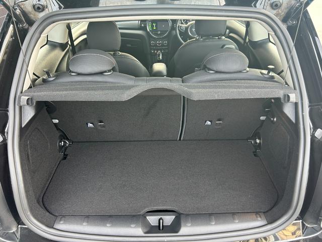 ＭＩＮＩ クーパーＤ　純正ナビ　ペッパーＰＫＧ　インテリジェントセーフティ　ヘッドアップディスプレイ　アンビエントライト　バックカメラ　パーキングアシスト　コンフォートアクセス　ＬＥＤヘッドライト（30枚目）