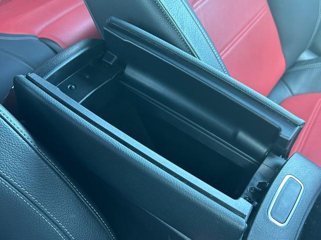 ＬＩＢＥＲＡＬＡでは多種多様の車種をご用意させていただいております。お客様がご納得いくまで、そのお車の持つ特性を五感すべてで感じ取っていただける場をご提供します。