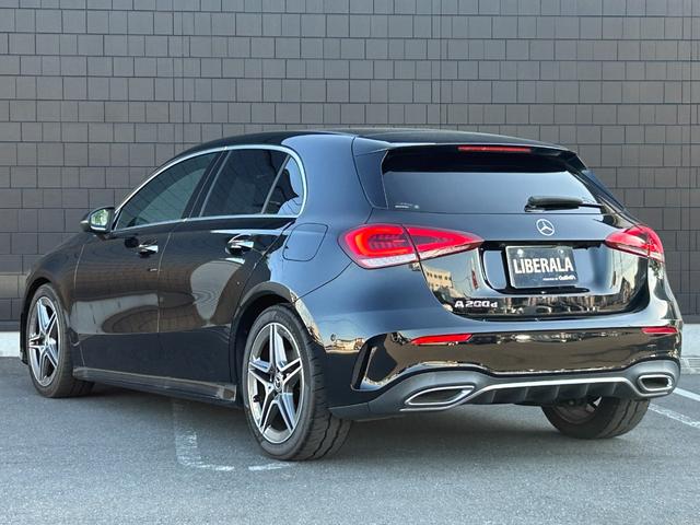 ＬＩＢＥＲＡＬＡは輸入車と本を愛される方々に少しだけ上質な時間が過ぎていくように、落ち着きのある空間をご用意しております。