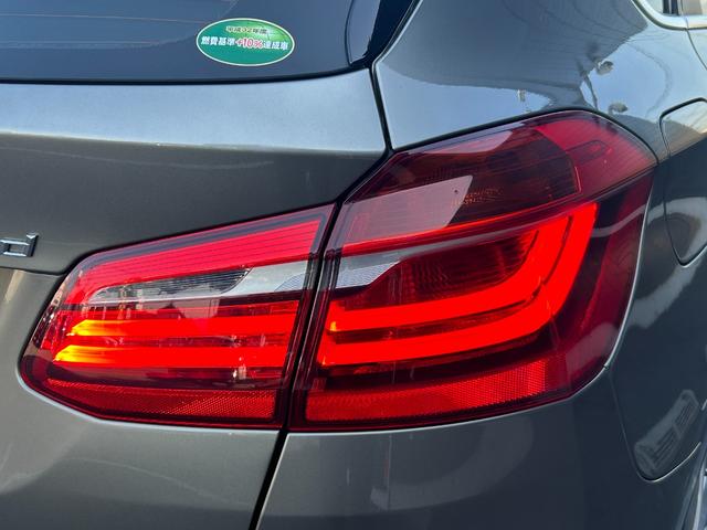 ２シリーズ ２１８ｄアクティブツアラー　ラグジュアリー　ワンオーナー　白革シート　純正ナビ　アンビエントライト　コンフォートアクセス　パワーシート　シートヒーター　パワーバックドア　バックカメラ　前後ドライブレコーダー　純正１６インチアルミホイール（51枚目）