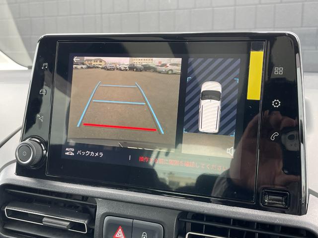 ベルランゴ シャイン　１オーナー　ガラスルーフ　純正ディスプレイオーディオ　ＡｐｐｌｅＣａｒＰｌａｙ　バックカメラ　サイドカメラ　ＡＣＣ　ＢＳＭ　ＥＴＣ　ドライブレコーダー（6枚目）