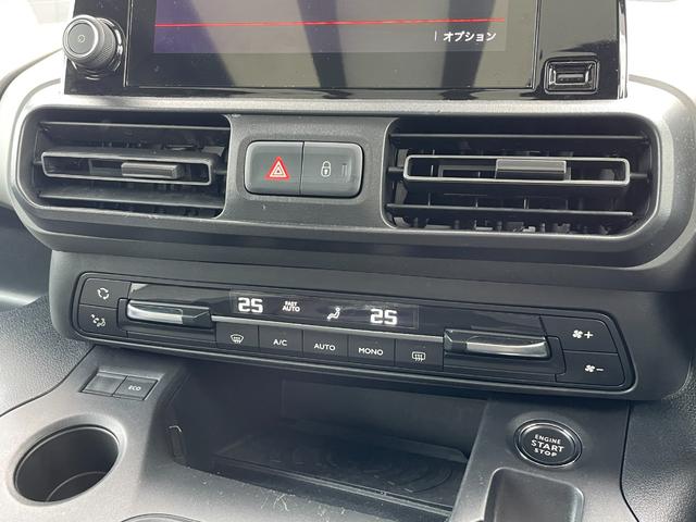 ベルランゴ シャイン　１オーナー　ガラスルーフ　純正ディスプレイオーディオ　ＡｐｐｌｅＣａｒＰｌａｙ　バックカメラ　サイドカメラ　ＡＣＣ　ＢＳＭ　ＥＴＣ　ドライブレコーダー（10枚目）