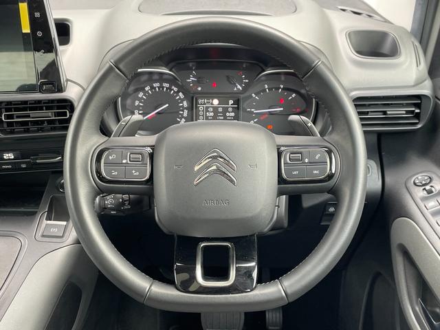 ベルランゴ シャイン　１オーナー　ガラスルーフ　純正ディスプレイオーディオ　ＡｐｐｌｅＣａｒＰｌａｙ　バックカメラ　サイドカメラ　ＡＣＣ　ＢＳＭ　ＥＴＣ　ドライブレコーダー（12枚目）