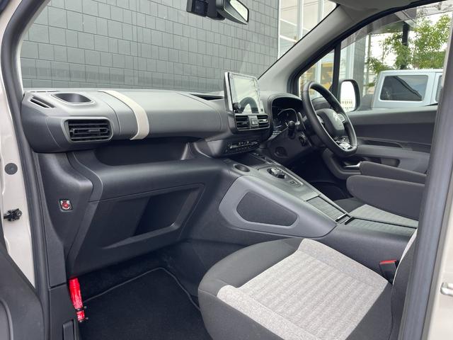 ベルランゴ シャイン　１オーナー　ガラスルーフ　純正ディスプレイオーディオ　ＡｐｐｌｅＣａｒＰｌａｙ　バックカメラ　サイドカメラ　ＡＣＣ　ＢＳＭ　ＥＴＣ　ドライブレコーダー（24枚目）