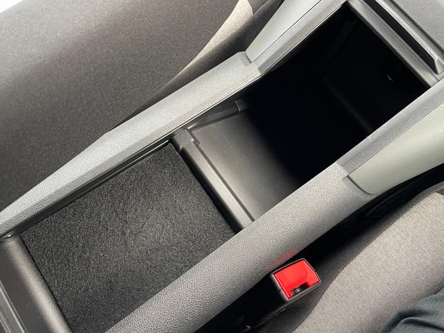 ベルランゴ シャイン　１オーナー　ガラスルーフ　純正ディスプレイオーディオ　ＡｐｐｌｅＣａｒＰｌａｙ　バックカメラ　サイドカメラ　ＡＣＣ　ＢＳＭ　ＥＴＣ　ドライブレコーダー（35枚目）