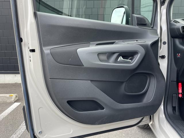 ベルランゴ シャイン　１オーナー　ガラスルーフ　純正ディスプレイオーディオ　ＡｐｐｌｅＣａｒＰｌａｙ　バックカメラ　サイドカメラ　ＡＣＣ　ＢＳＭ　ＥＴＣ　ドライブレコーダー（36枚目）