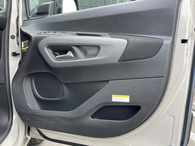 ベルランゴ シャイン　１オーナー　ガラスルーフ　純正ディスプレイオーディオ　ＡｐｐｌｅＣａｒＰｌａｙ　バックカメラ　サイドカメラ　ＡＣＣ　ＢＳＭ　ＥＴＣ　ドライブレコーダー（37枚目）