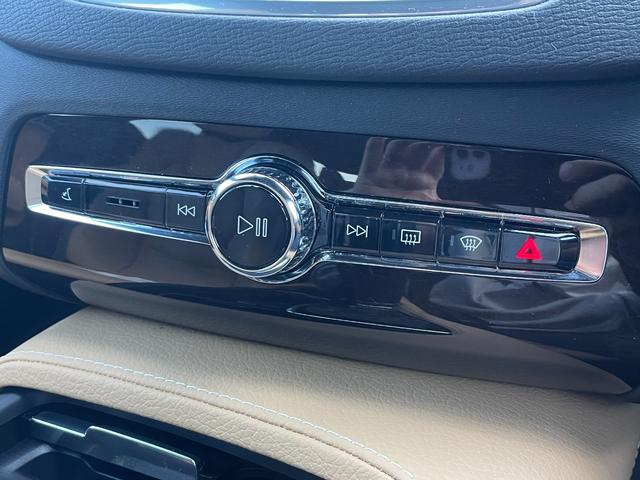 ＸＣ９０ Ｔ５　ＡＷＤ　ノルディックエディション　１５０台限定　サンルーフ　ｈａｒｍａｎ／ｋａｒｄｏｎ　ＨＵＤ　茶革シート　ナビ　３６０度カメラ　ＴＶ　純正２０インチアルミ　ＡＣＣ　パワーバックドア　シートヒーター　パワーシート　ＥＴＣ　ドラレコ（12枚目）