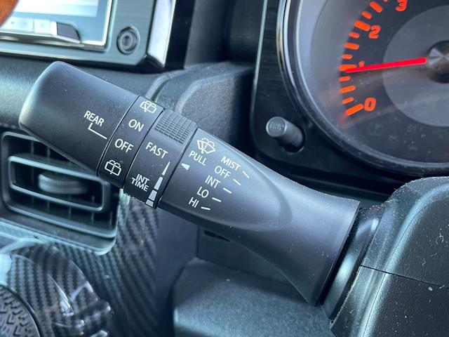 ジムニー ＸＬ　社外ステアリング　ルーフラッピング　シートカバー　社外ナビ　　フルセグＴＶ　シートヒーター　　ドライブレコーダー　ＥＴＣ（6枚目）